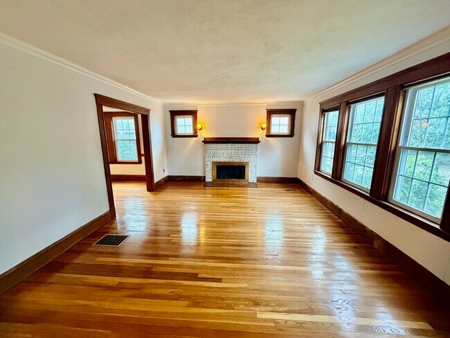 Building Photo - 216 Tremont St