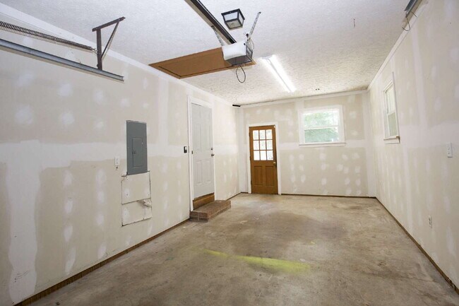 Building Photo - Southern Pines Retreat: Cozy 3-Bedroom Hom...