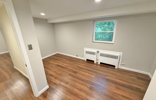 Building Photo - 458 Wood Ave