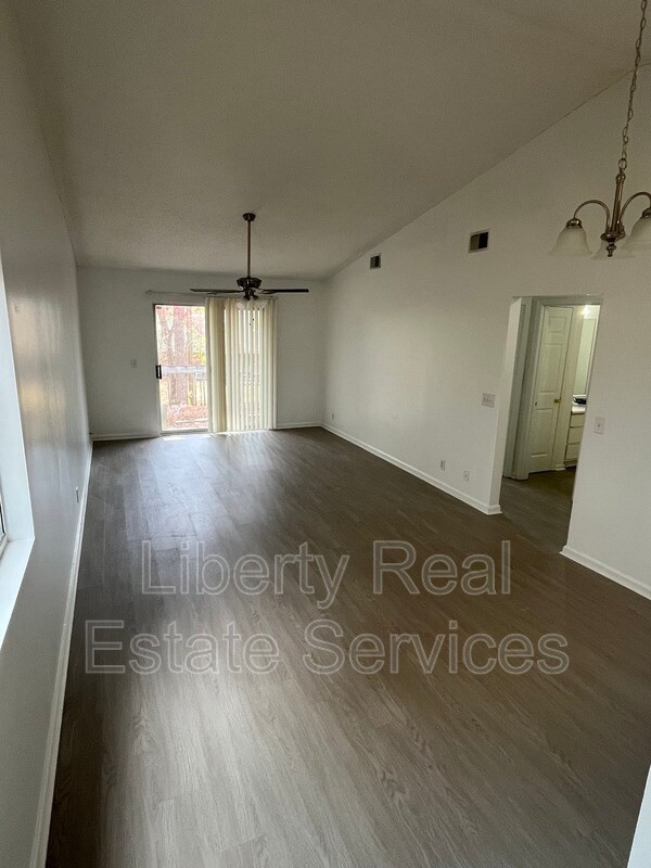 Building Photo - 910 Brett Dr