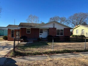 Building Photo - Charming Home You’ll Love Coming Home To.