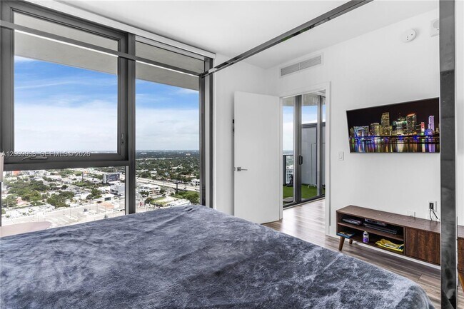 Building Photo - 121 NE 34th St