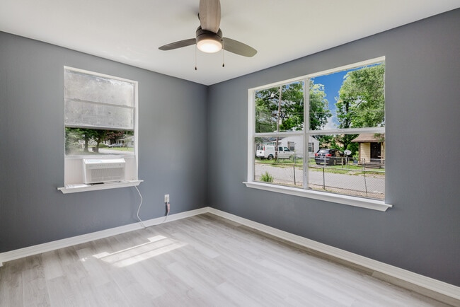 Building Photo - 114 Wilson St