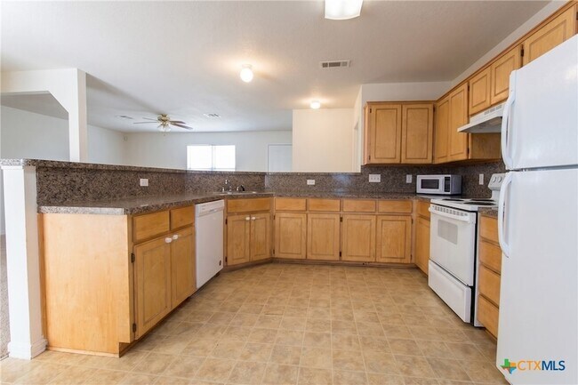 Building Photo - 4607 Lloyd Dr