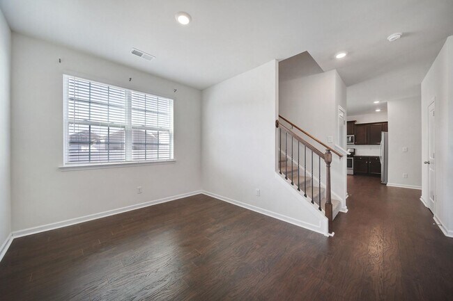 Building Photo - Beautiful 4 Bed 2 and a Half Bath Home in Charlotte!