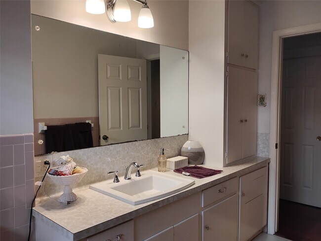 Building Photo - 5431 Grape St