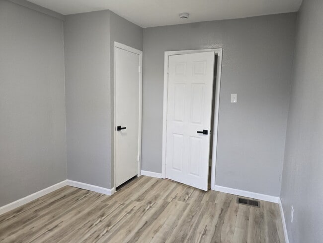 Building Photo - Beautiful 3BR/1BA Home on East Edgar Avenue