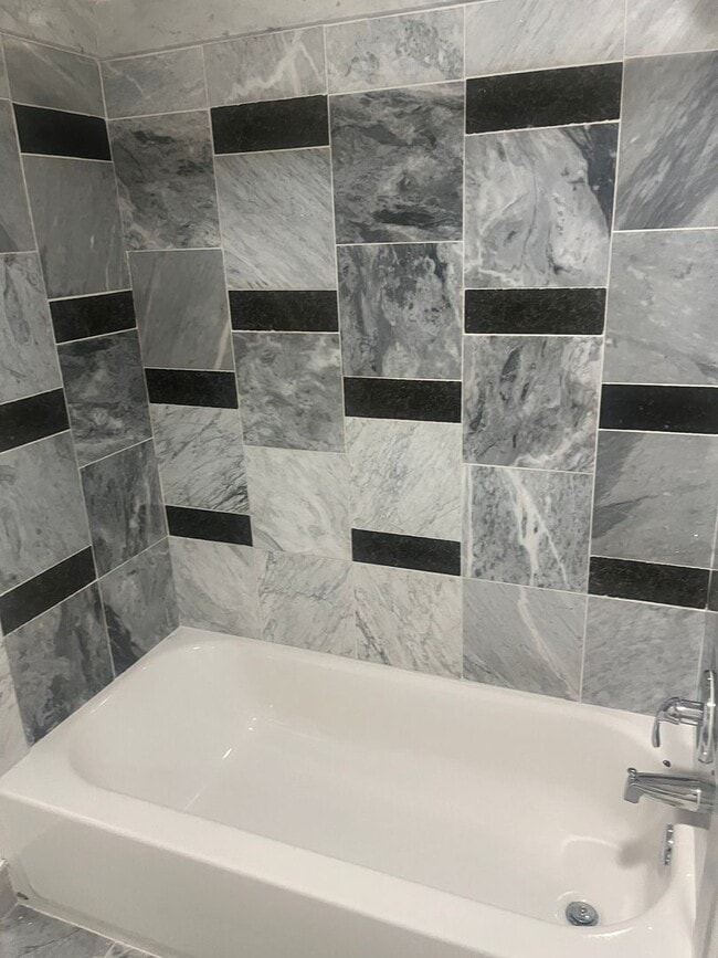 Building Photo - Commuter Friendly Beautiful Townhouse in Baltimore- Will go fast!