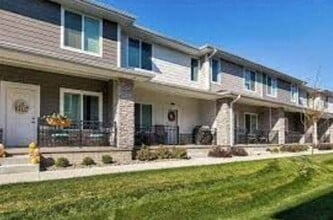 Building Photo - Spacious newer townhouse, 3BR and 2.;5 baths in Waukee, IA