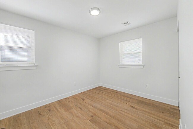 Building Photo - 1030 Neumark Ave