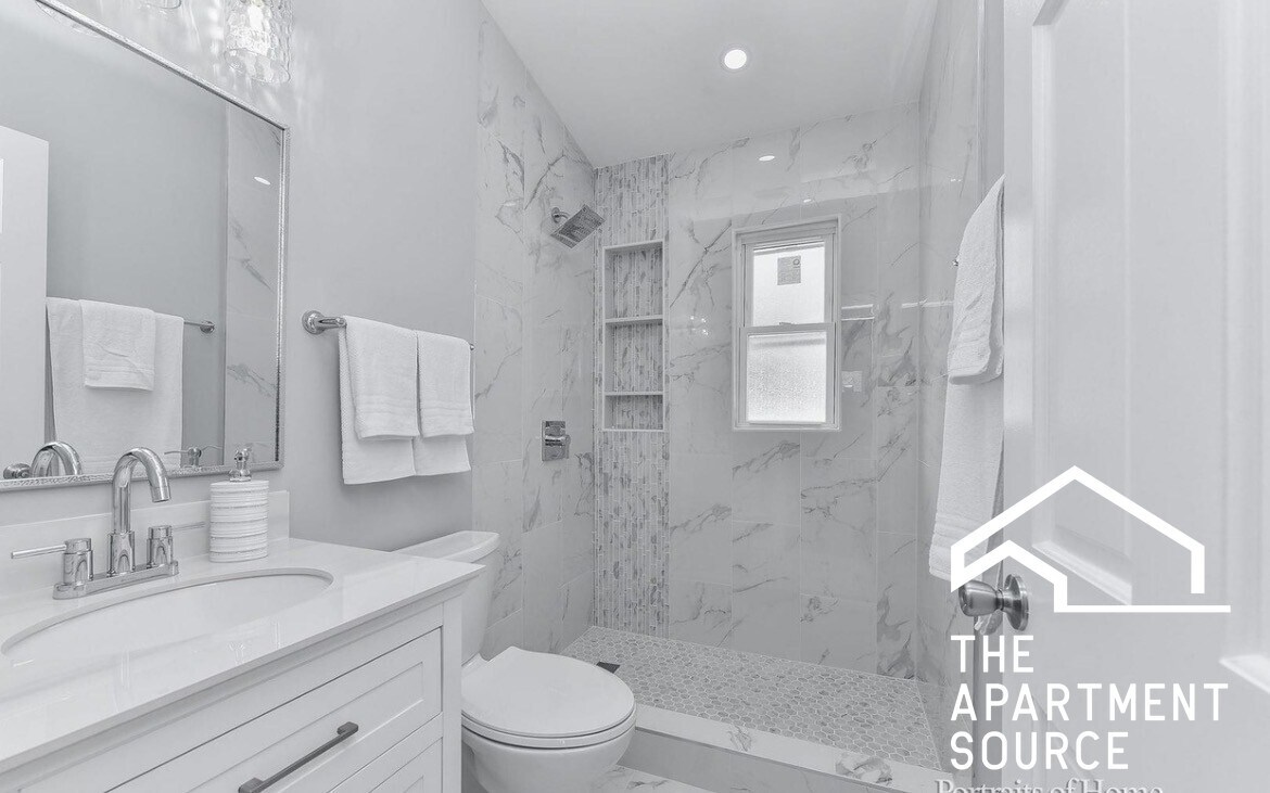 Building Photo - 702 Hammerschmidt Ave