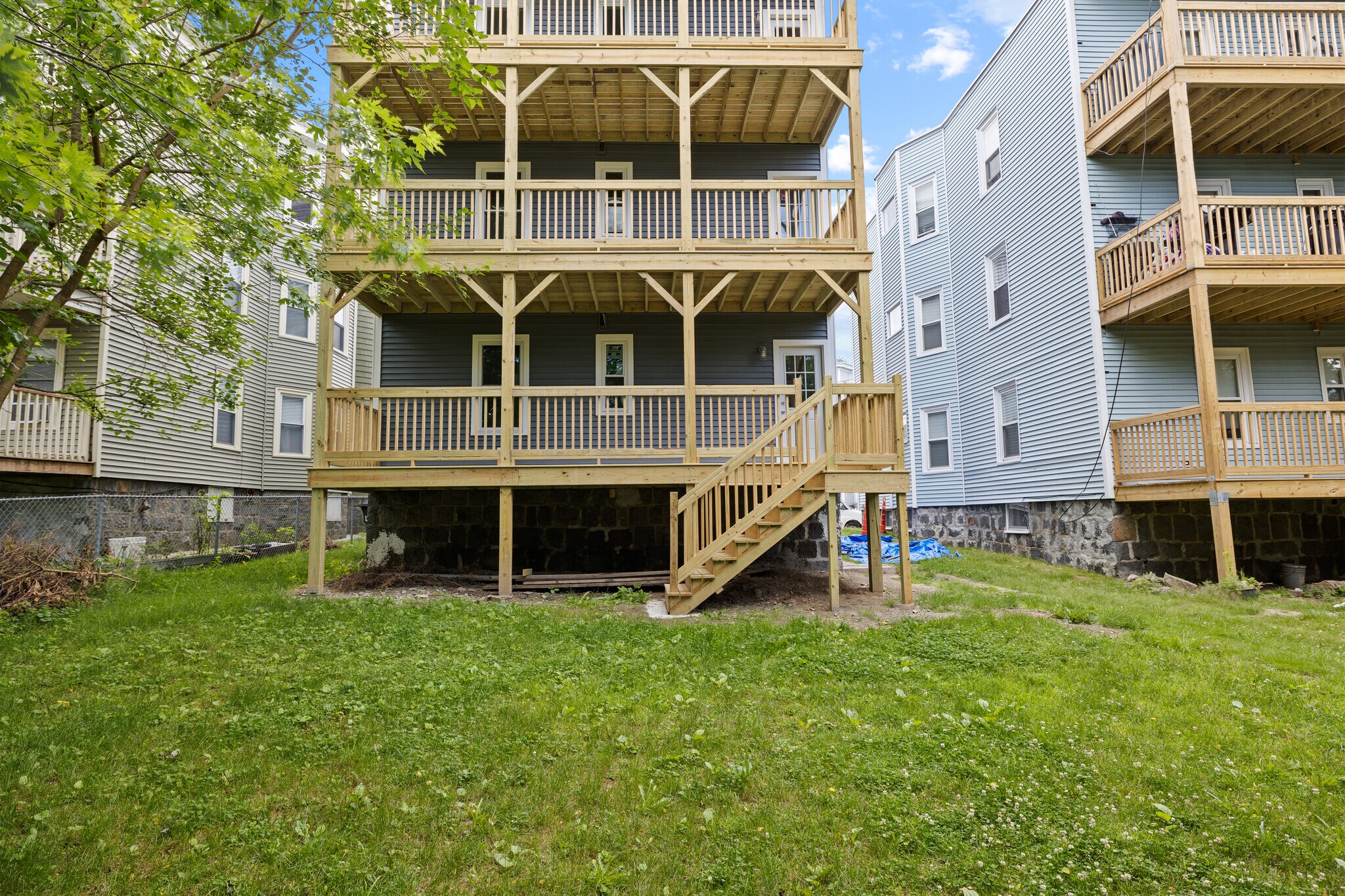 Building Photo - 16 Leslie St