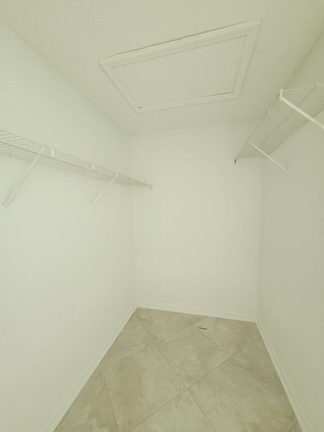 Building Photo - 9623 Cobblebrook Dr