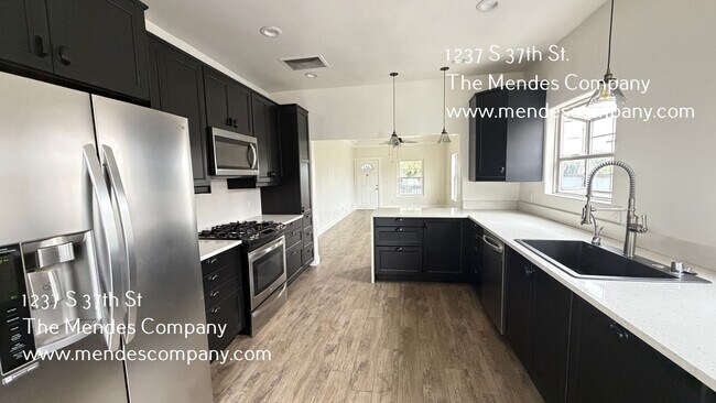 Building Photo - 1237 S 37th St