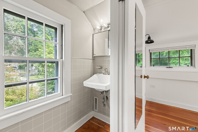 Building Photo - 527 Danbury Rd