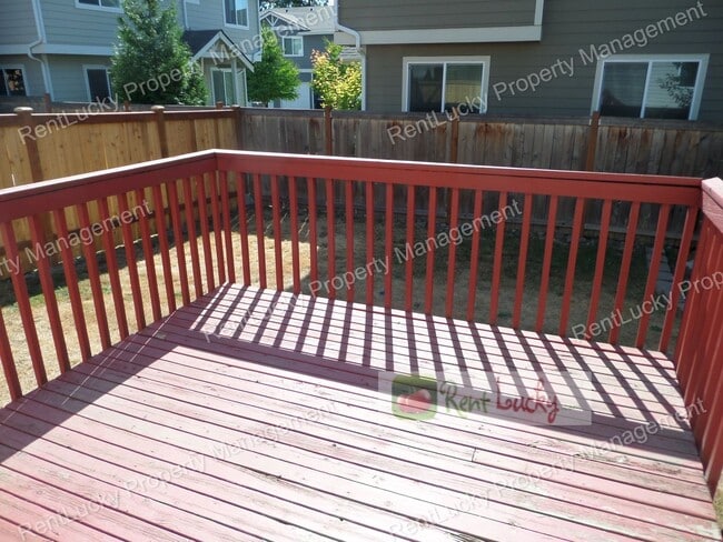 Building Photo - Fabulous 2-Bedroom Duplex w/Attached Garag...