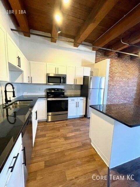 Building Photo - 204 Walnut St