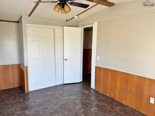 Building Photo - 314 W 6th St