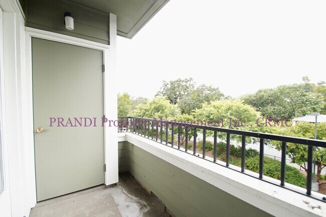 Building Photo - Prime Novato Location – Condo with Private...