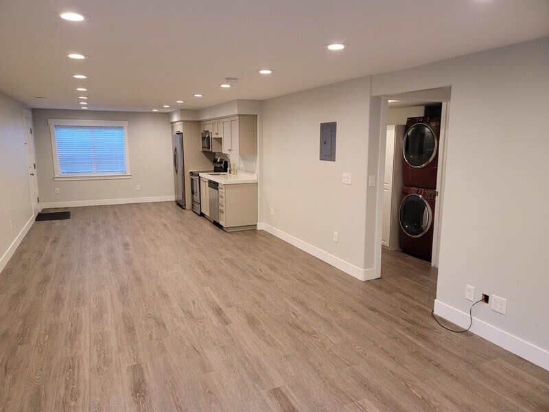 Building Photo - 10349 S 3880 W