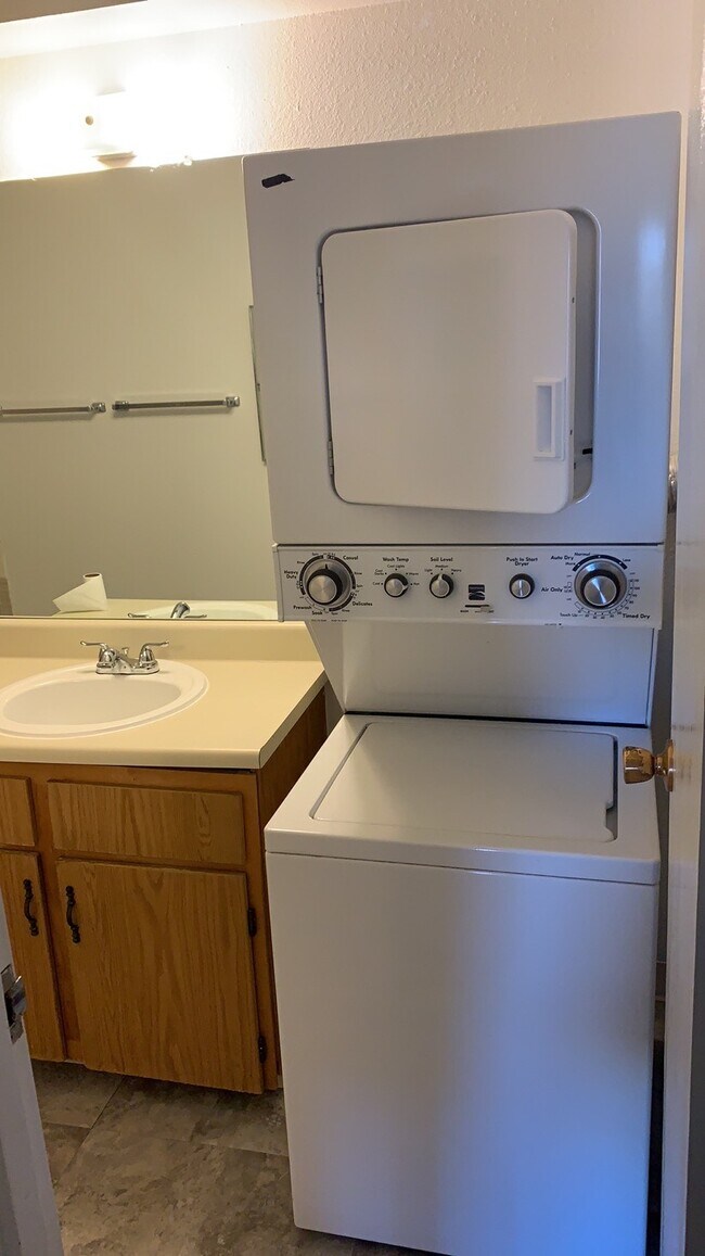 Building Photo - 10150 E Virginia Ave