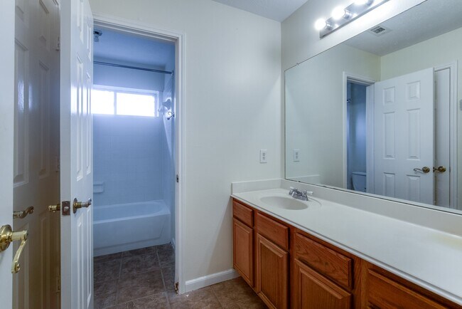 Building Photo - 17143 Summer Hollow Dr