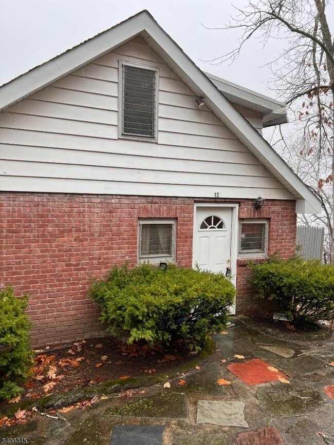 Building Photo - 12 Gifford Rd