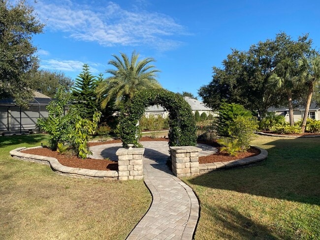 Building Photo - Spectacular and Luxurious Turnkey ANNUAL or SEASONAL Lease in The Village of Bridgeport