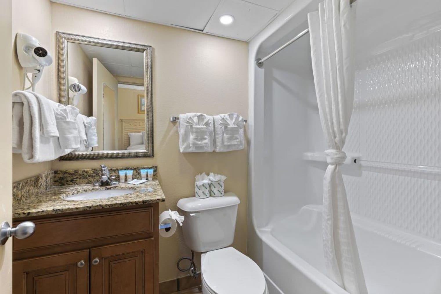 Building Photo - 3548 Alexandria Ave