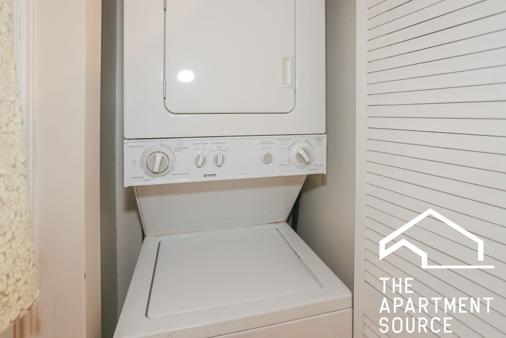 Building Photo - 624 W Roscoe St