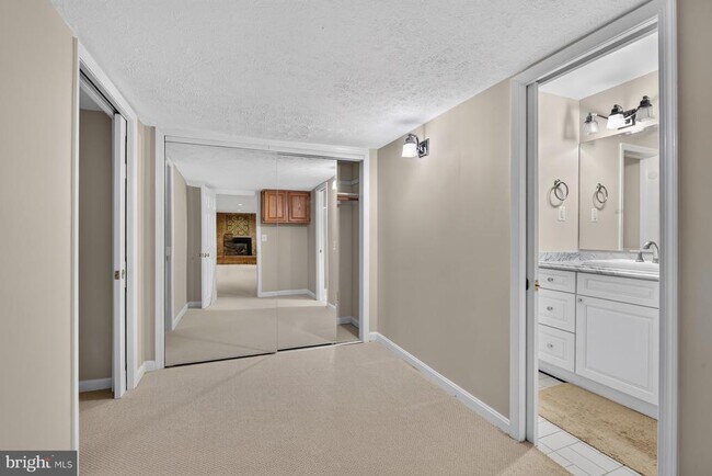 Building Photo - 1022 Delf Dr