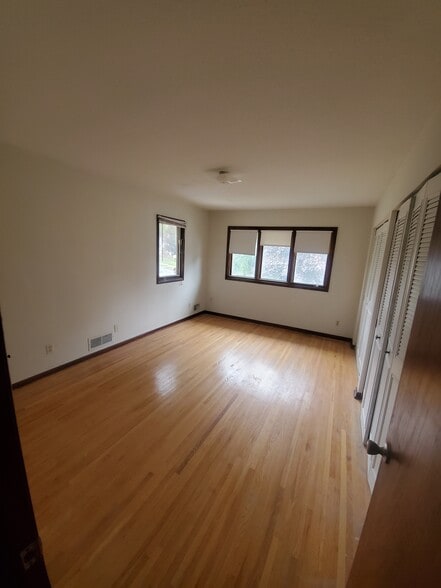 Master bedroom Beautiful large windows and additional smaller window for cross breeze - 1182 Lane Pl