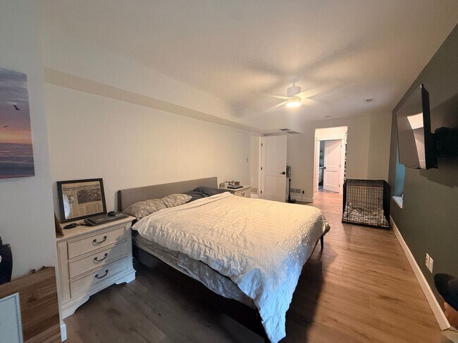 Building Photo - Spacious 4-Bedroom Home in the Heart of Edgewater