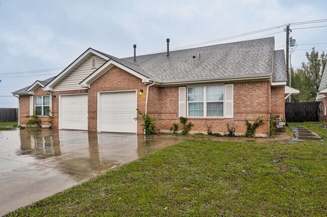 Building Photo - Gorgeous 3 bed 2 bath in Norman!