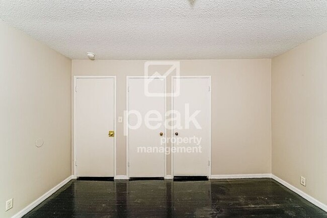 Building Photo - $1150! Beautiful 3 Bed/ 1 Bath home in Birmingham! Apply by 4/23 and save 50% off first month's r...