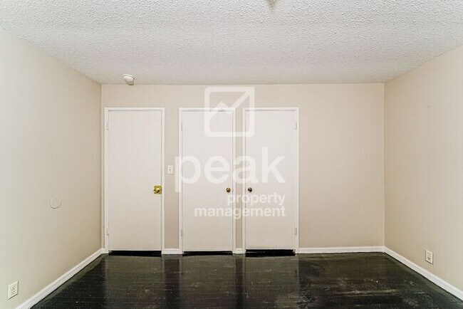 Building Photo - $1200! Beautiful 3 Bed/ 1 Bath home in Birmingham! Ready Now!