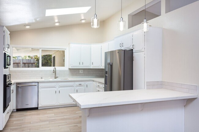 Building Photo - Newly updated Single-Story in Clairemont