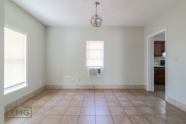 Building Photo - Spacious 2 Bed + Flex Space – Perfect Room...