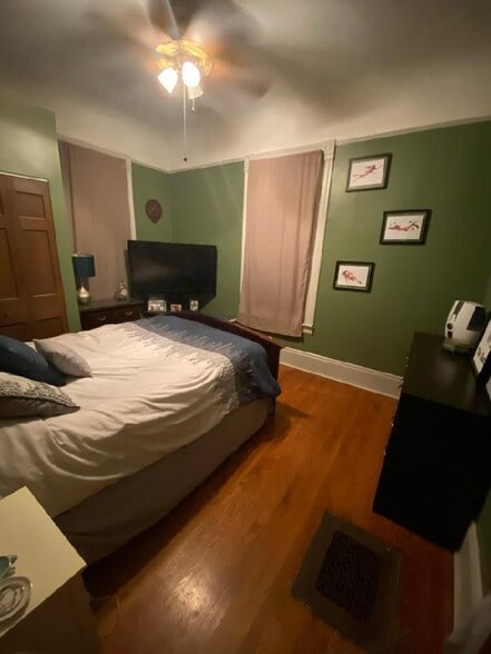 master bedroom - 1560 E Irving Plz