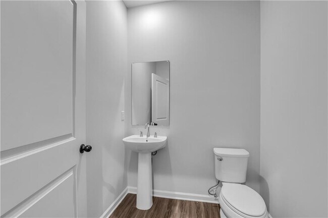 Building Photo - 869 York Aly