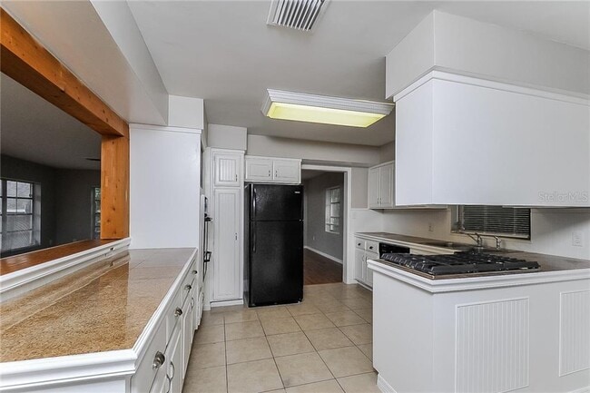 Building Photo - 1139 Cir Dr-