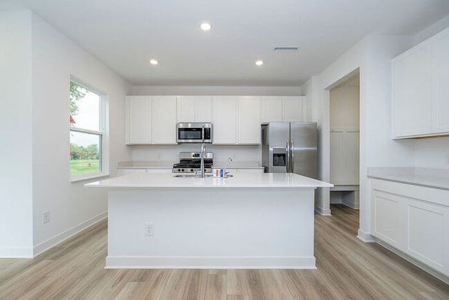 Building Photo - Brand New 5 Bedroom 3 Full Bath in Booming Westfield!