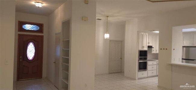 Building Photo - 4 E Jasmine Ave