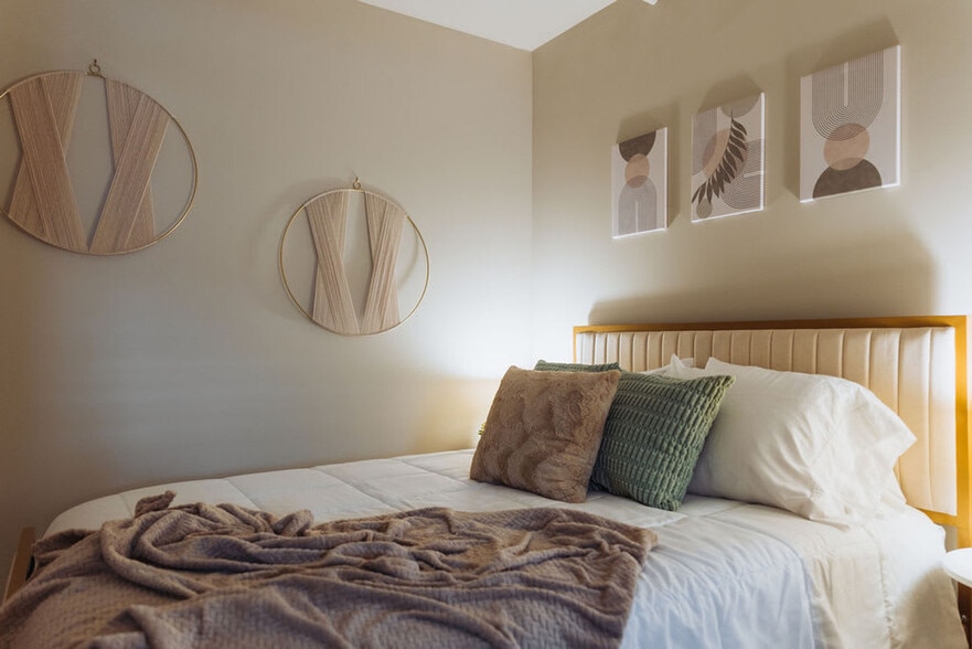 Building Photo - 308 Lamont St