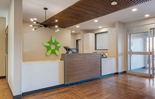 Building Photo - Furnished Studio-Chandler