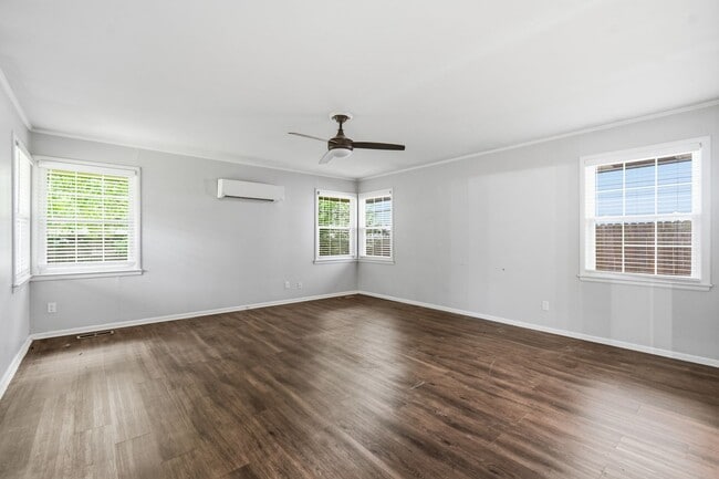 Building Photo - Midtown Tulsa | 3 Bed | 2 Bath | Recently Renovated
