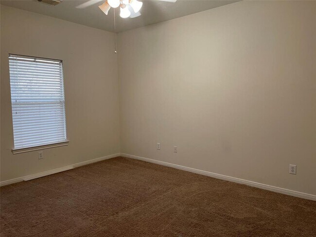 Building Photo - 9410 Creek Vine Dr