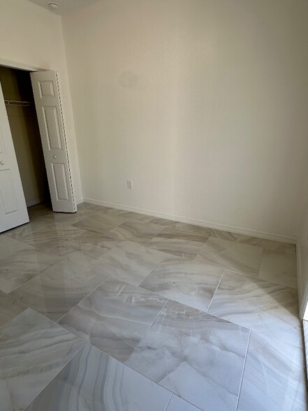 Building Photo - 815 Wells Ave