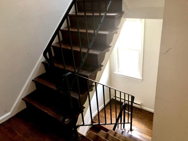 Building Photo - 900 24th St NW