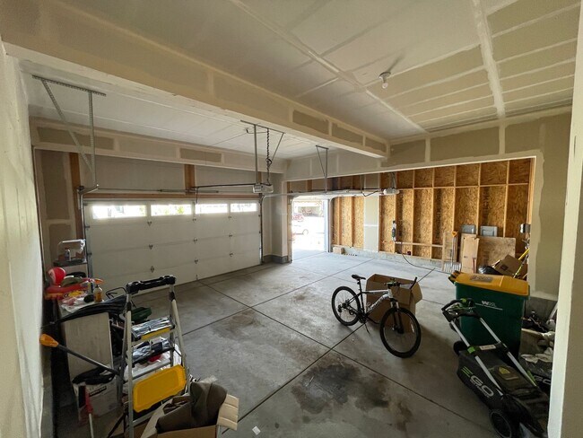 Building Photo - Live Lavishly in Crystal Valley Ranch
